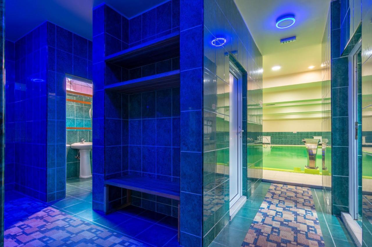 מלון Ski Hotel 4*