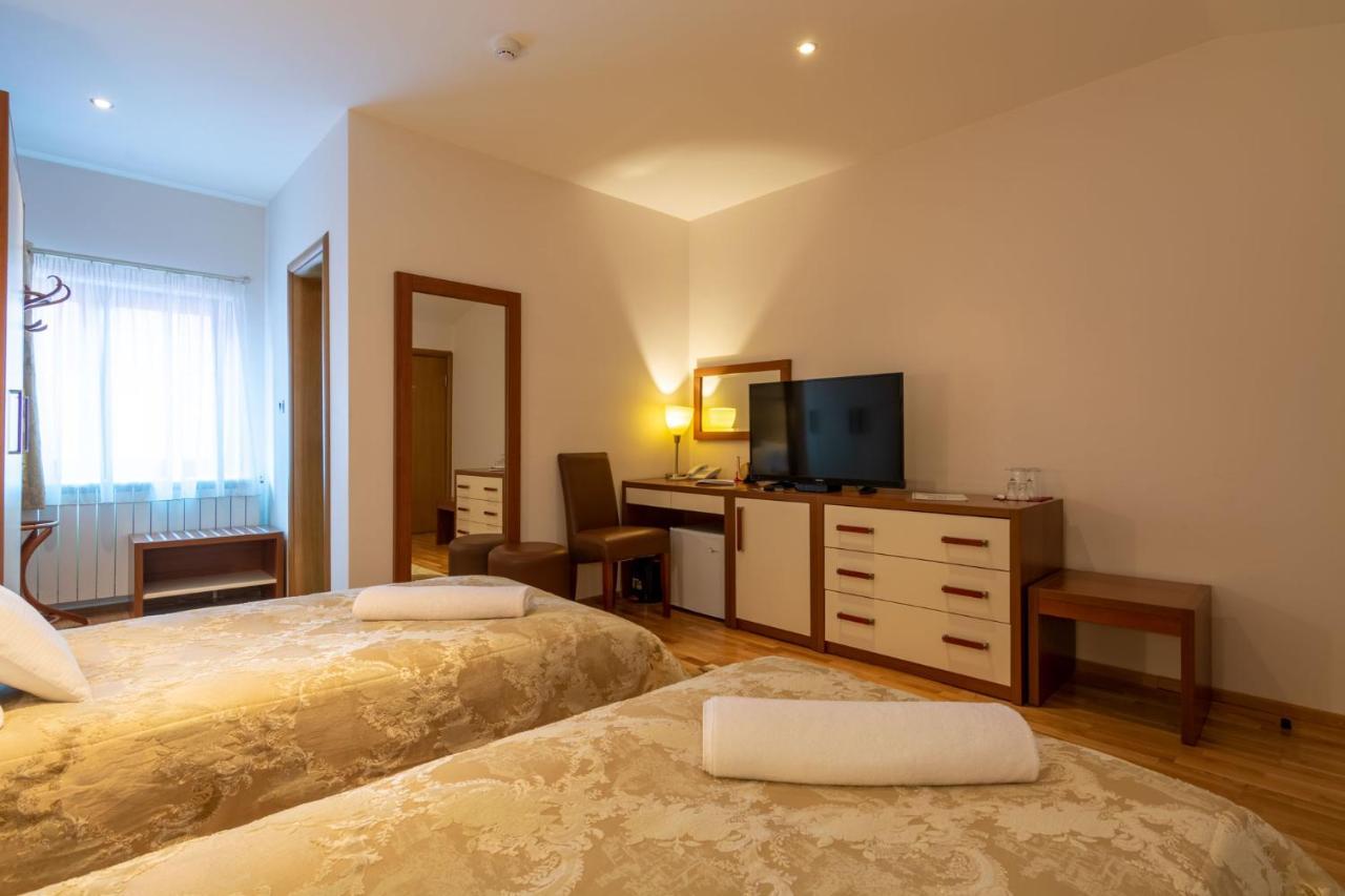 Ski Hotel מלון
